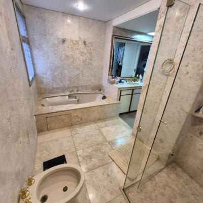 Apartamentos com 224m², 4 quartos (sendo 2 suítes), 2 garagens, no bairro Centro em Florianópolis