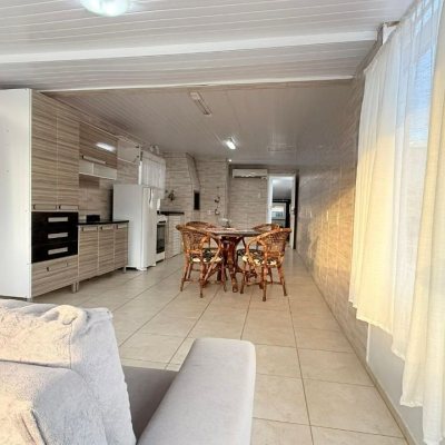 Sobrado Residencial com 76m², 4 quartos, 1 garagem, no bairro Ingleses do Rio Vermelho em Florianópolis