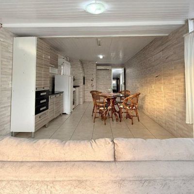 Sobrado Residencial com 76m², 4 quartos, 1 garagem, no bairro Ingleses do Rio Vermelho em Florianópolis