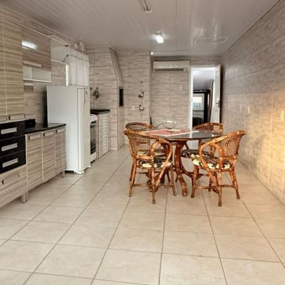 Sobrado Residencial com 76m², 4 quartos, 1 garagem, no bairro Ingleses do Rio Vermelho em Florianópolis