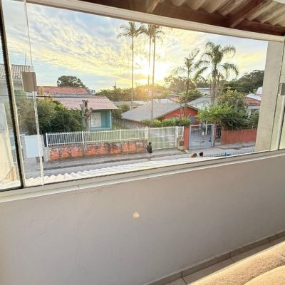 Sobrado Residencial com 76m², 4 quartos, 1 garagem, no bairro Ingleses do Rio Vermelho em Florianópolis