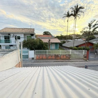 Sobrado Residencial com 76m², 4 quartos, 1 garagem, no bairro Ingleses do Rio Vermelho em Florianópolis