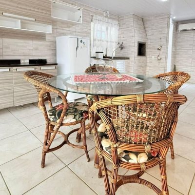 Sobrado Residencial com 76m², 4 quartos, 1 garagem, no bairro Ingleses do Rio Vermelho em Florianópolis