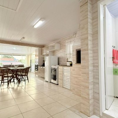 Sobrado Residencial com 76m², 4 quartos, 1 garagem, no bairro Ingleses do Rio Vermelho em Florianópolis