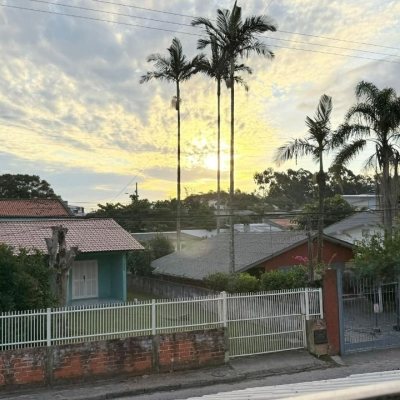 Sobrado Residencial com 76m², 4 quartos, 1 garagem, no bairro Ingleses do Rio Vermelho em Florianópolis