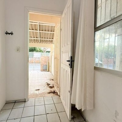 Sobrado Residencial com 76m², 4 quartos, 1 garagem, no bairro Ingleses do Rio Vermelho em Florianópolis
