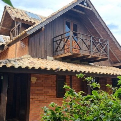 Casa Residencial com 154m², 3 quartos, 2 garagens, no bairro Rio Tavares em Florianópolis