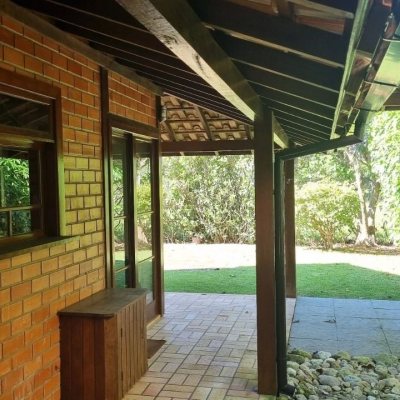 Casa Residencial com 154m², 3 quartos, 2 garagens, no bairro Rio Tavares em Florianópolis
