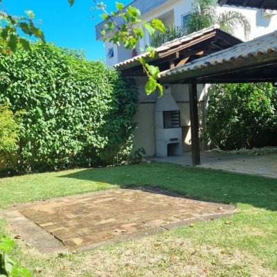 Casa Residencial com 154m², 3 quartos, 2 garagens, no bairro Rio Tavares em Florianópolis
