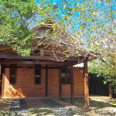 Casa Residencial com 154m², 3 quartos, 2 garagens, no bairro Rio Tavares em Florianópolis