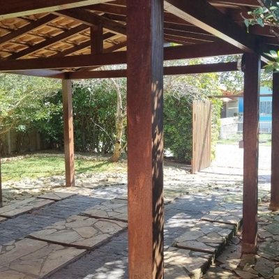 Casa Residencial com 154m², 3 quartos, 2 garagens, no bairro Rio Tavares em Florianópolis