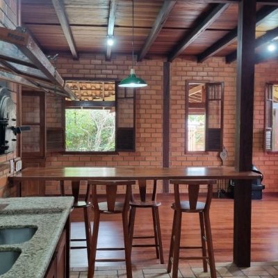 Casa Residencial com 154m², 3 quartos, 2 garagens, no bairro Rio Tavares em Florianópolis