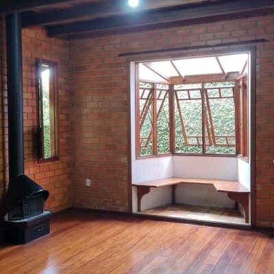 Casa Residencial com 154m², 3 quartos, 2 garagens, no bairro Rio Tavares em Florianópolis