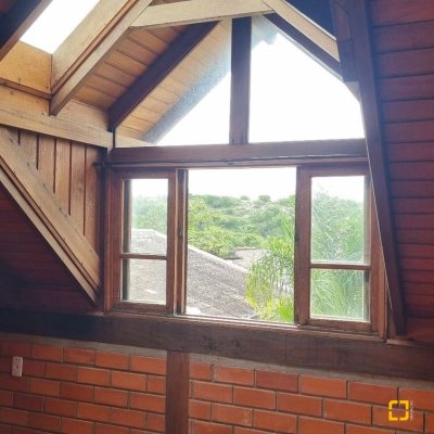Casa Residencial com 154m², 3 quartos, 2 garagens, no bairro Rio Tavares em Florianópolis