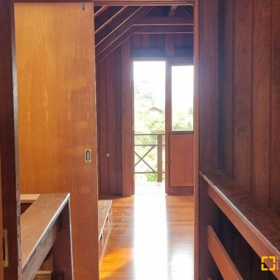 Casa Residencial com 154m², 3 quartos, 2 garagens, no bairro Rio Tavares em Florianópolis