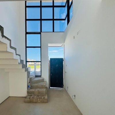 Casa Residencial com 157m², 3 quartos (sendo 3 suítes), 2 garagens, no bairro Campeche em Florianópolis