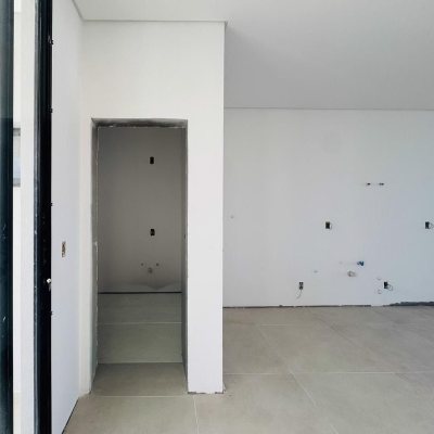 Casa Residencial com 157m², 3 quartos (sendo 3 suítes), 2 garagens, no bairro Campeche em Florianópolis