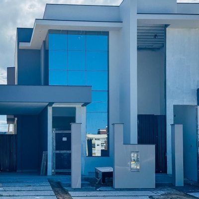 Casa Residencial com 157m², 3 quartos (sendo 3 suítes), 2 garagens, no bairro Campeche em Florianópolis