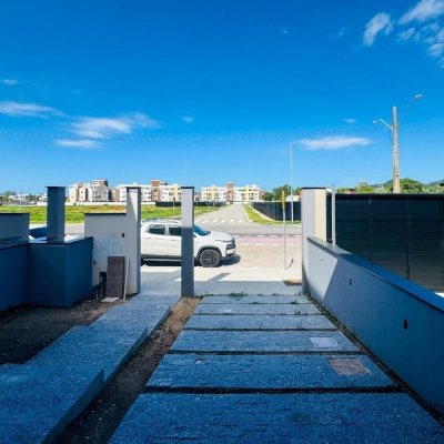 Casa Residencial com 157m², 3 quartos (sendo 3 suítes), 2 garagens, no bairro Campeche em Florianópolis