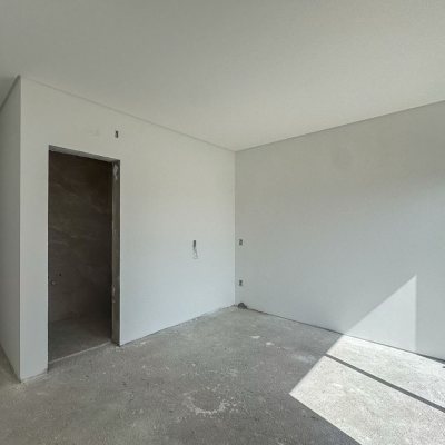 Casa Residencial com 157m², 3 quartos (sendo 3 suítes), 2 garagens, no bairro Campeche em Florianópolis