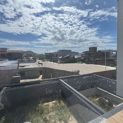 Casa Residencial com 157m², 3 quartos (sendo 3 suítes), 2 garagens, no bairro Campeche em Florianópolis