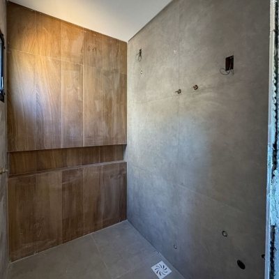 Casa Residencial com 157m², 3 quartos (sendo 3 suítes), 2 garagens, no bairro Campeche em Florianópolis