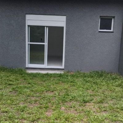 Casa Residencial com 93m², 3 quartos (sendo 1 suíte), 1 garagem, no bairro São João Do Rio Vermelho em Florianópolis