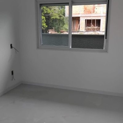 Casa Residencial com 93m², 3 quartos (sendo 1 suíte), 1 garagem, no bairro São João Do Rio Vermelho em Florianópolis