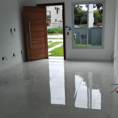 Casa Residencial com 93m², 3 quartos (sendo 1 suíte), 1 garagem, no bairro São João Do Rio Vermelho em Florianópolis