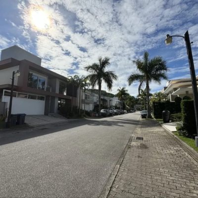 Terrenos Residenciais com 450m², no bairro Jurerê em Florianópolis