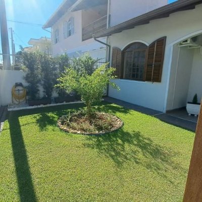 Casa Residencial com 158m², 3 quartos (sendo 1 suíte), 3 garagens, no bairro Nossa Senhora Do Rosário em São José