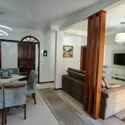 Casa Residencial com 158m², 3 quartos (sendo 1 suíte), 3 garagens, no bairro Nossa Senhora Do Rosário em São José