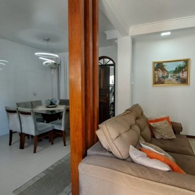 Casa Residencial com 158m², 3 quartos (sendo 1 suíte), 3 garagens, no bairro Nossa Senhora Do Rosário em São José