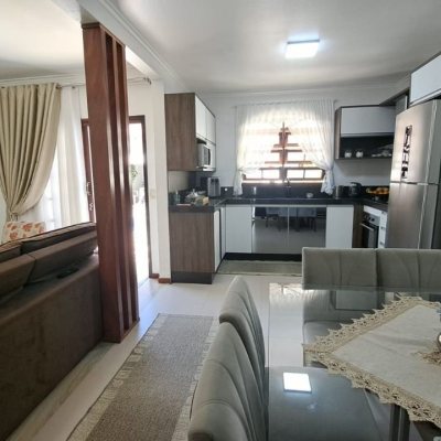 Casa Residencial com 158m², 3 quartos (sendo 1 suíte), 3 garagens, no bairro Nossa Senhora Do Rosário em São José
