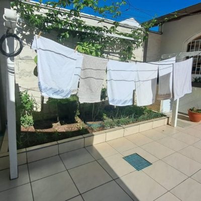Casa Residencial com 158m², 3 quartos (sendo 1 suíte), 3 garagens, no bairro Nossa Senhora Do Rosário em São José