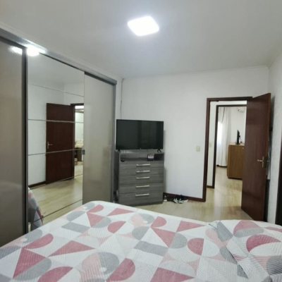 Casa Residencial com 158m², 3 quartos (sendo 1 suíte), 3 garagens, no bairro Nossa Senhora Do Rosário em São José