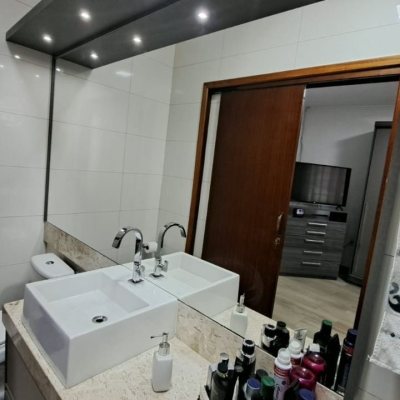 Casa Residencial com 158m², 3 quartos (sendo 1 suíte), 3 garagens, no bairro Nossa Senhora Do Rosário em São José