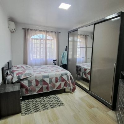 Casa Residencial com 158m², 3 quartos (sendo 1 suíte), 3 garagens, no bairro Nossa Senhora Do Rosário em São José