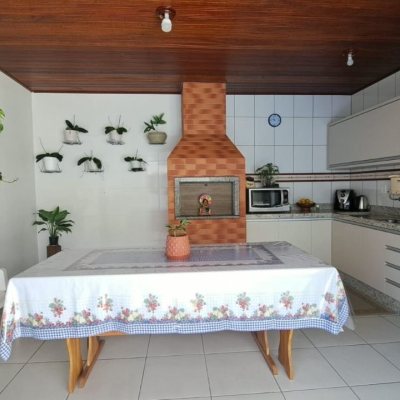 Casa Residencial com 158m², 3 quartos (sendo 1 suíte), 3 garagens, no bairro Nossa Senhora Do Rosário em São José