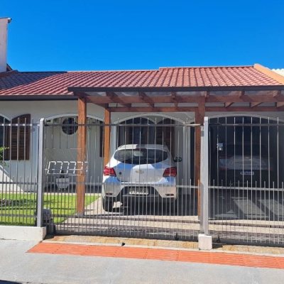 Casa Residencial com 158m², 3 quartos (sendo 1 suíte), 3 garagens, no bairro Nossa Senhora Do Rosário em São José