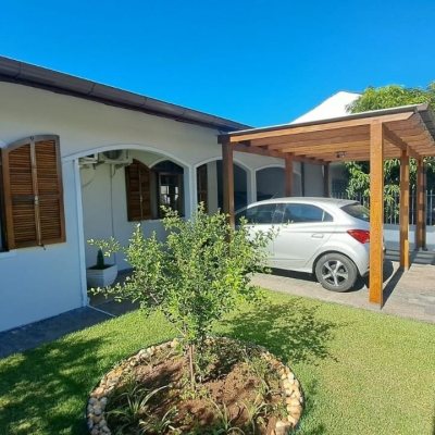 Casa Residencial com 158m², 3 quartos (sendo 1 suíte), 3 garagens, no bairro Nossa Senhora Do Rosário em São José
