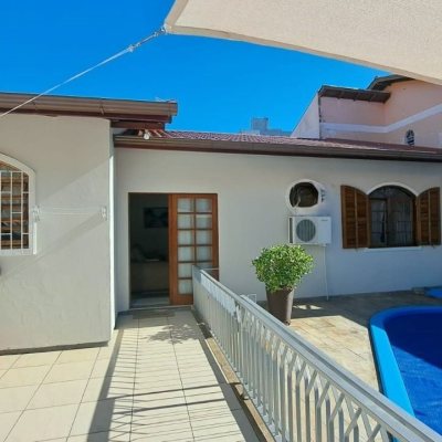 Casa Residencial com 158m², 3 quartos (sendo 1 suíte), 3 garagens, no bairro Nossa Senhora Do Rosário em São José