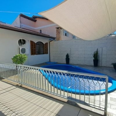 Casa Residencial com 158m², 3 quartos (sendo 1 suíte), 3 garagens, no bairro Nossa Senhora Do Rosário em São José