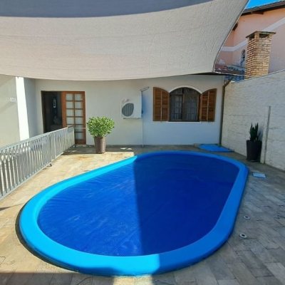 Casa Residencial com 158m², 3 quartos (sendo 1 suíte), 3 garagens, no bairro Nossa Senhora Do Rosário em São José