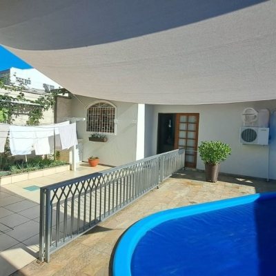 Casa Residencial com 158m², 3 quartos (sendo 1 suíte), 3 garagens, no bairro Nossa Senhora Do Rosário em São José