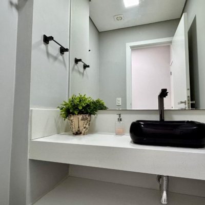 Apartamentos com 90m², 2 quartos (sendo 2 suítes), 2 garagens, no bairro Jurerê Internacional em Florianópolis