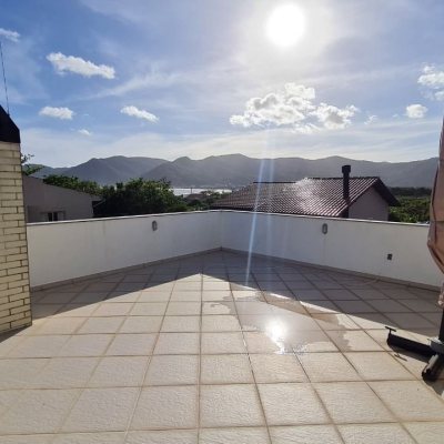 Casa Residencial com 305m², 3 quartos (sendo 3 suítes), 3 garagens, no bairro Pântano Do Sul em Florianópolis