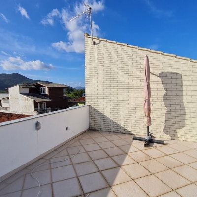 Casa Residencial com 305m², 3 quartos (sendo 3 suítes), 3 garagens, no bairro Pântano Do Sul em Florianópolis