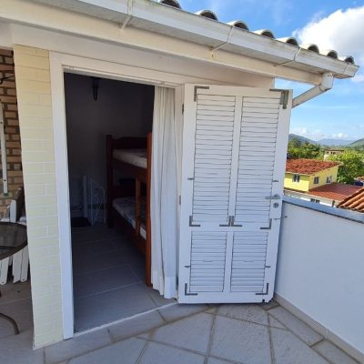 Casa Residencial com 305m², 3 quartos (sendo 3 suítes), 3 garagens, no bairro Pântano Do Sul em Florianópolis