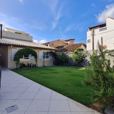 Casa Residencial com 305m², 3 quartos (sendo 3 suítes), 3 garagens, no bairro Pântano Do Sul em Florianópolis